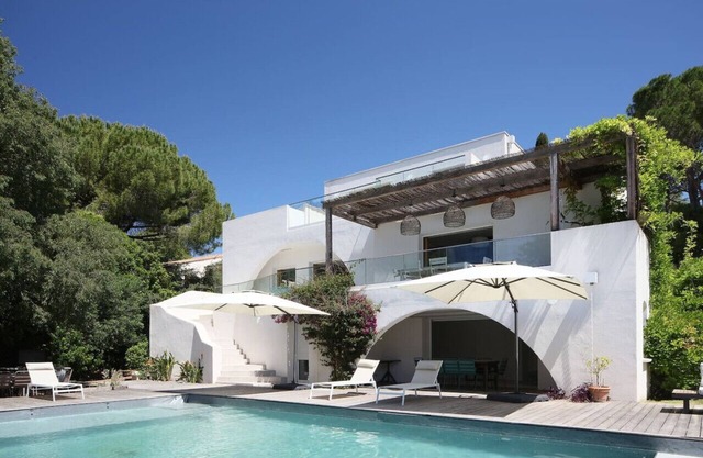 Elegant 6-Bedroom Oasis near the Beaches of Montpellier