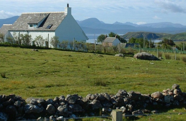 Elegant and secluded cottage with stunning views of the Summer Isles
