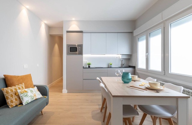 Elegant Apartment in Central Gernika - 2BR, Cozy, Fully Equipped