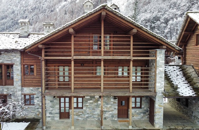 Elegant chalet in full-view of Monte Rosa, with a relaxing wellness center