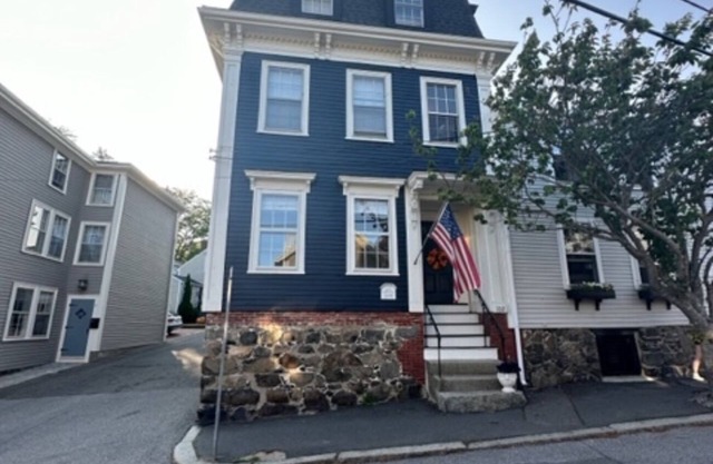 Elegant condo in Marblehead's Historic district, steps to the harbor.