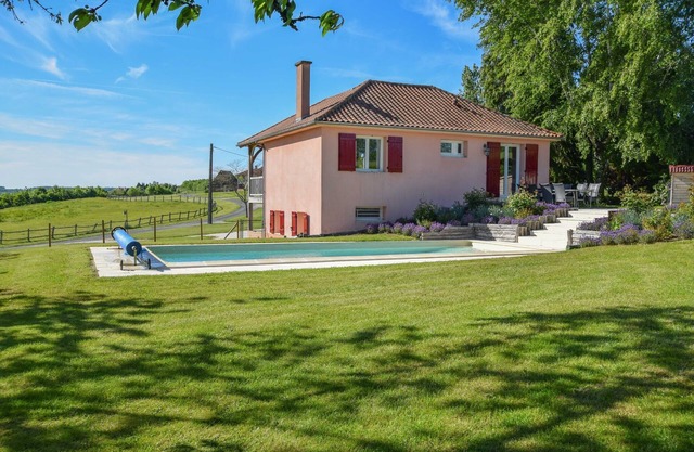Elegant Domaine Stay in Dordogne