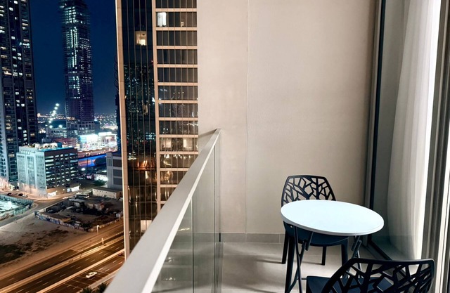 Elegant Downtown Escape 1BR w/Balcony, Pool & GYM
