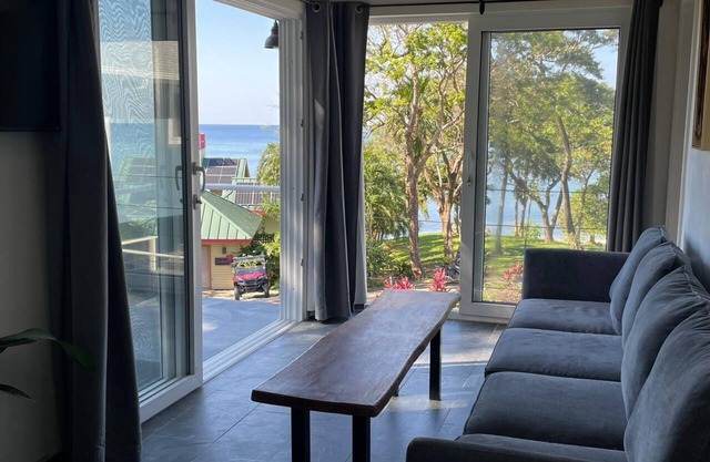 Elegant Guest house walking distance to beach, pool, snorkeling, kayak and more.