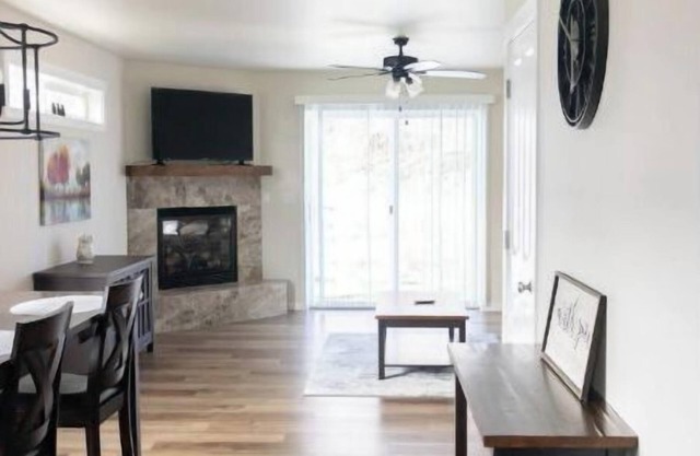 Elegant just 5 minutes from downtown.