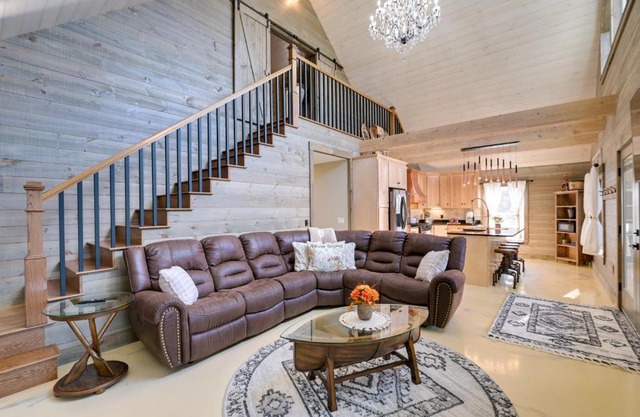 Elegant Newport Cabin with Porch and Lake Access