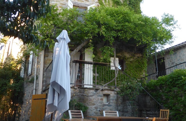 Elegant Provençal Baronnies house with large garden