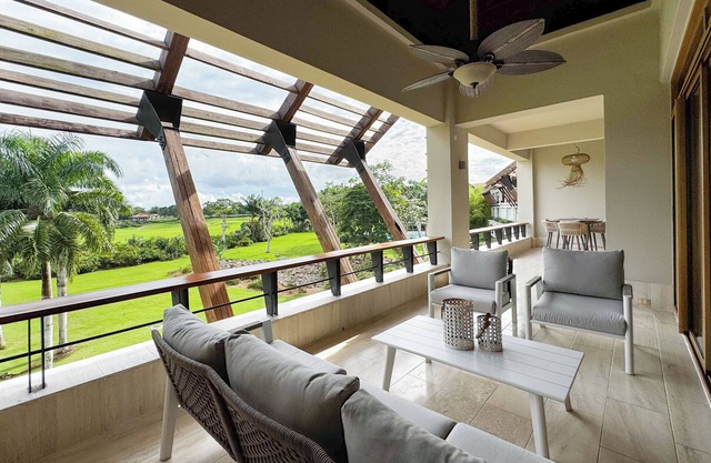Elegant penthouse w/stunning view over Dye Fore Golf & close to Altos de Chavón