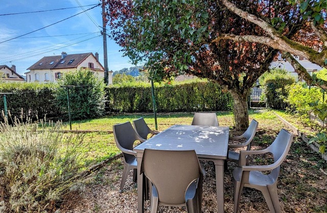 Elegant renovated apt, private garden, pets allowed