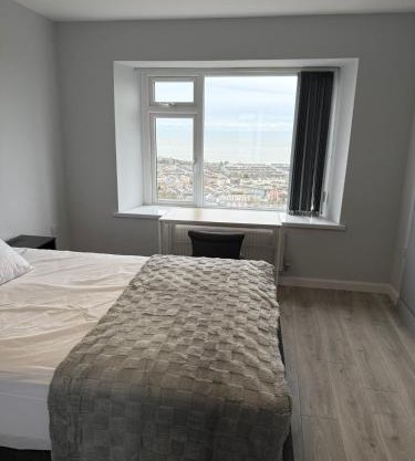 Elegant room with sea and garden view in Swansea city centre
