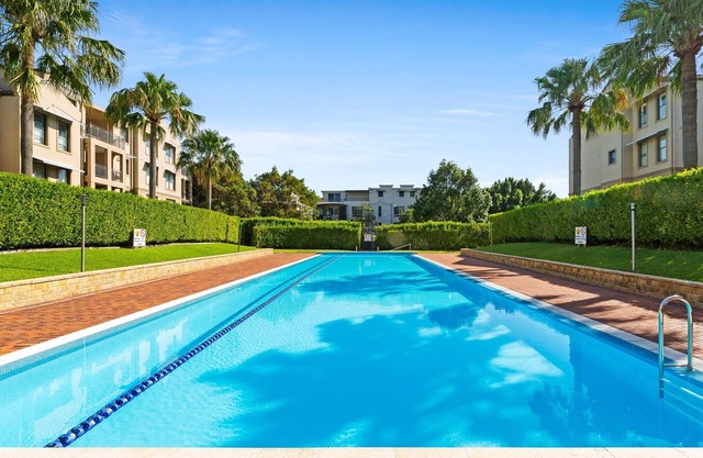 Elegant Stay in Balmain with Pool Access