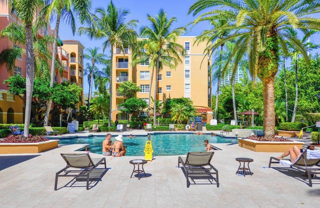 Elegant Stay Near Ocean Drive