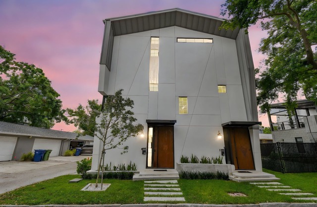 Elegant Townhome in the heart of Hyde Park.Close to Riverwalk, Amalie, Downtown.