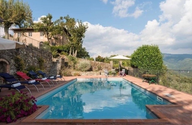 Elegant villa: 6 dble beds/baths