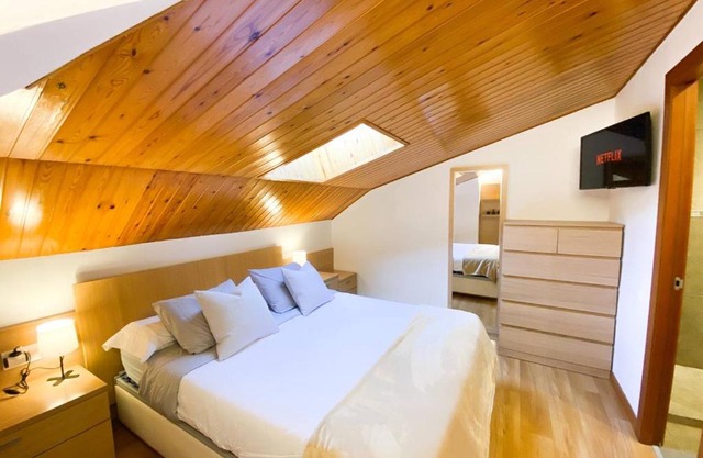 Elegante Ático Encamp - FREE Parking Wifi SmartTv - Con altillo y 2 baños completos! l by BonesVacances