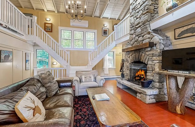 Elegantly Rustic Getaway w/Yard, Fire Pit, Dock, Kayaks - Close to Skiing