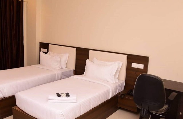 Elephant Suites Brookefield # 13