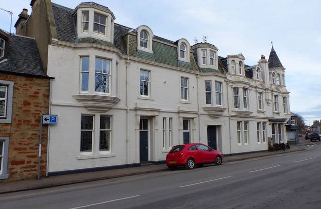 Elie - well appointed flat