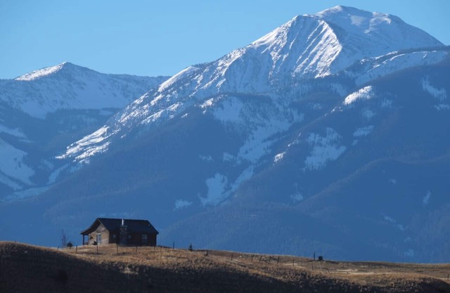 Elk Ridge cabin with great views near Yellowstone