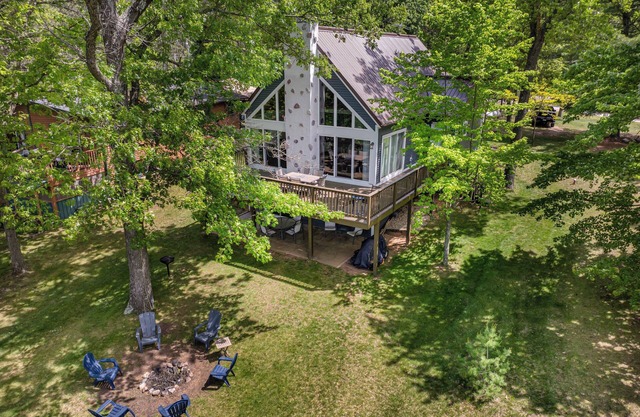Elkhorn Lodge on Lake McGinnis Near Wisconsin Dells