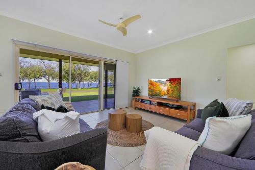 Elliott on the Rocks