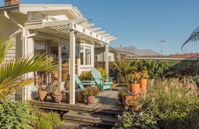 Elliott Street Gem - Nelson inner-city Holiday Home!
