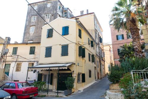 Ellis Old Town Apartment