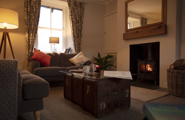 Elm Cottage - a charming traditional stone cottage with 2 bedrooms on Arniston Estate