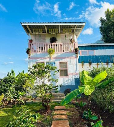 Elmadel Coffee Gardens 4Bed Rustic Wooden House
