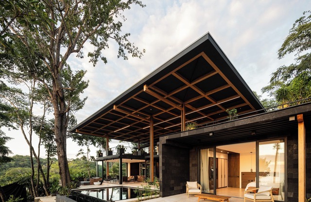 Elu-Architectural Masterpiece Amazing Ocean Views and Walk trail to the Beach