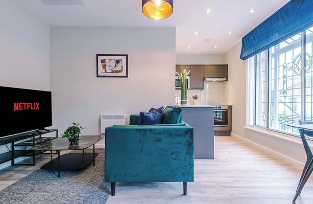Elysée Suites - Spacious Studio in Southport