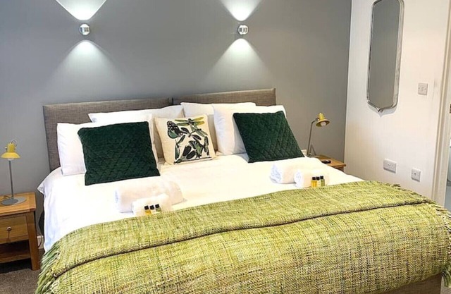 EMA SkyLink Steps Away: Versatile Apt, Gym Access