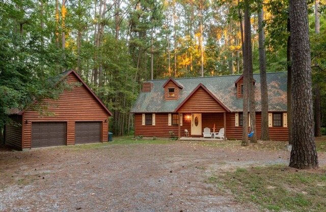 Embers of Cambria - NEW Hot Tub! National parks and Wine Trails - SLEEPS 8