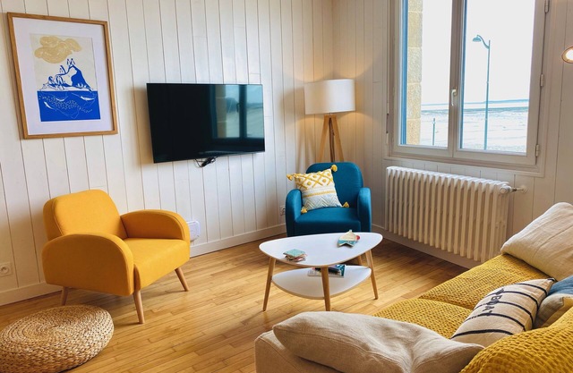 Emeraude Appart. 100% renovated, front row seat to Mont St-Michel Bay