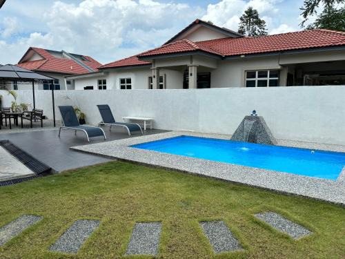 EnaBella Homestay Pool Melaka