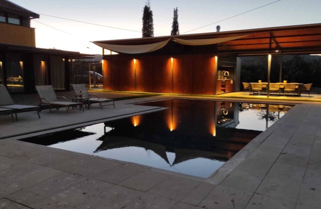 Encantadora Masía con Piscina, Entre Viñedos y Bodegas, a Media Hora del mar