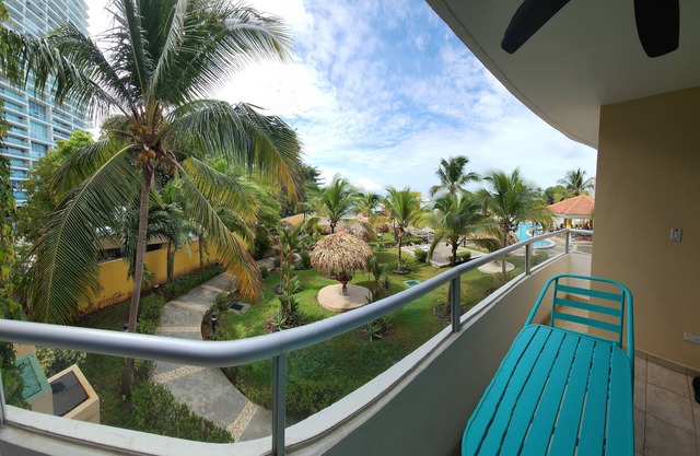 Encanto en Playa Serena - Gorgeous 2BR apt on Panama's black sand beach & pool