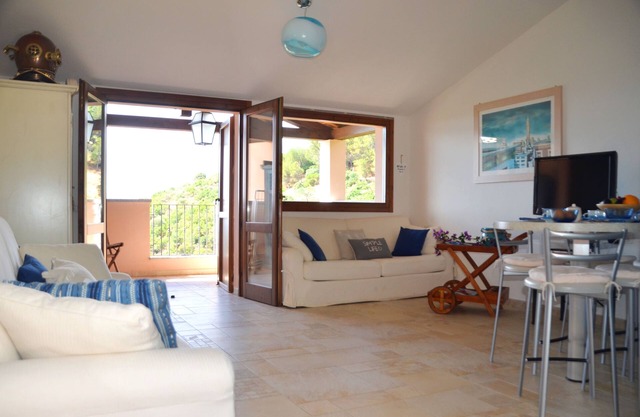 Enchanted house with sea view 10 minutes from Chia