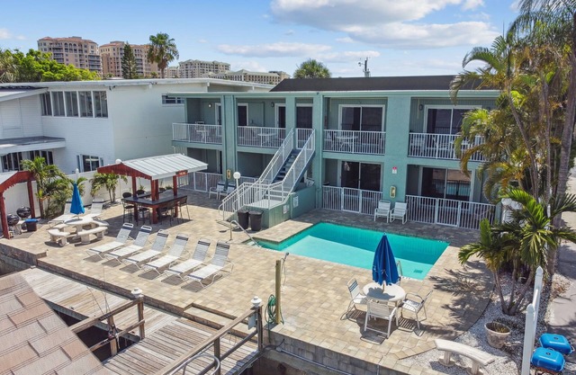 Enchanted Inn Suite #3 w/View of the Intra-costal water-way Pool, Fishing Dock,