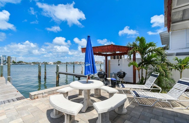 Enchanted Inn Suite #2 w/View of the Intra-costal water-way Pool, Fishing Dock,