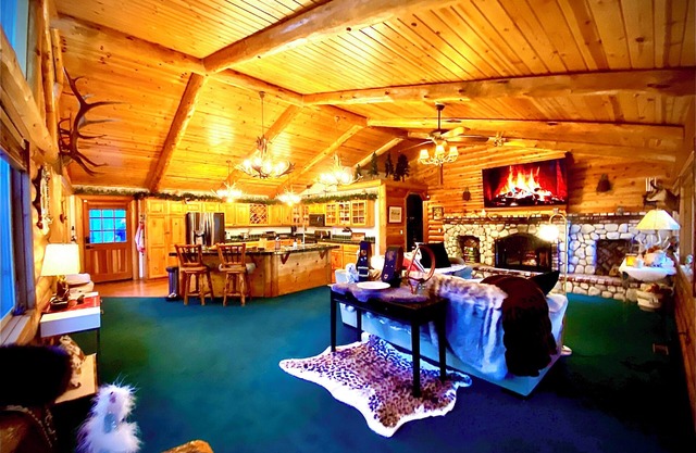 Enchanted Log Home on Large Lot Pet friendly