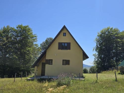 Enchanting chalet amidst impressive nature