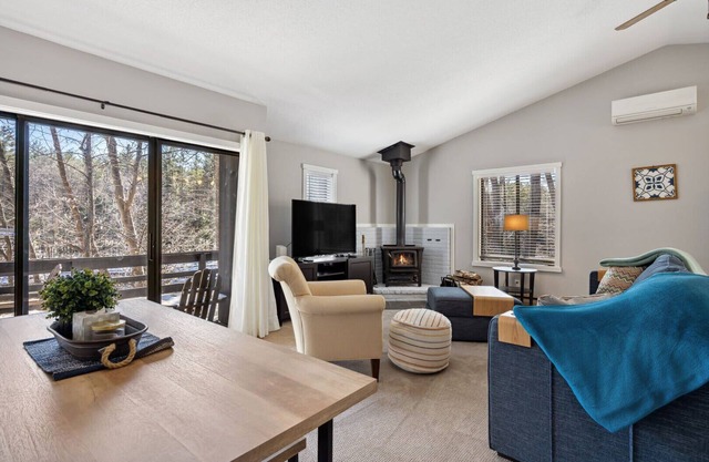 End Unit, Near Downtown Quechee | Mill Run 3A