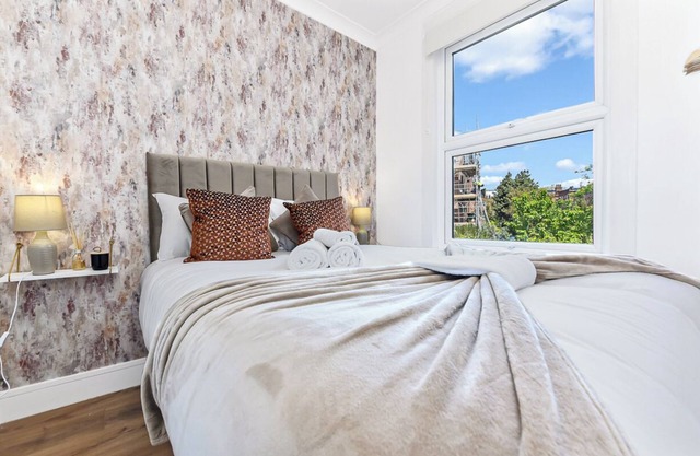 Energizing Getaway: Newly Renovated 2 BR Flat