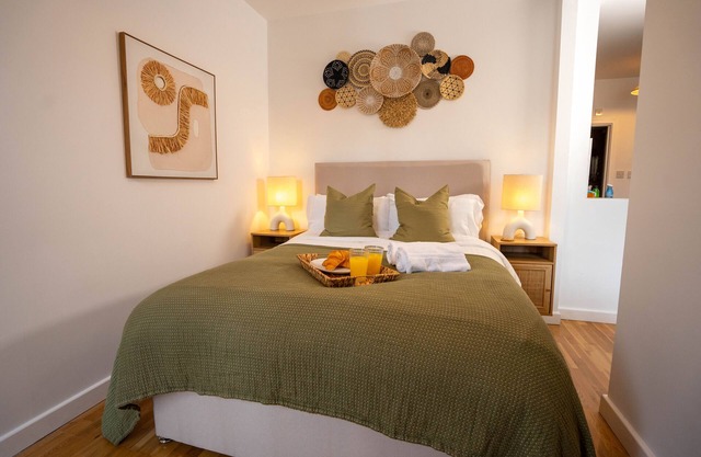 Enjoy a "boho Style" Serviced Apartment Located in the Heart of Cambridge!