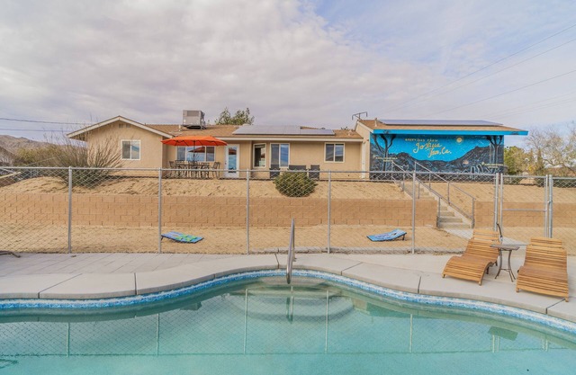 Enjoy a relaxing a stay in the ❤️ of Joshua Tree.