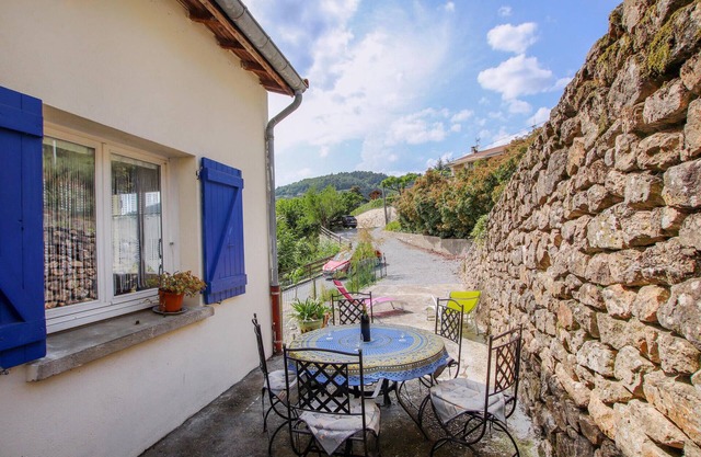 Enjoy a varied vacation in this beautiful vacation home.