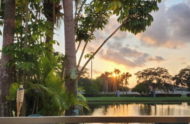 Enjoy Coastal Townhome w/sunset views! Near The Gulf’s most popular beaches!