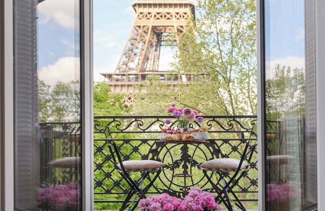 Enjoy Eiffel Tower Sparkle in Grand Style!