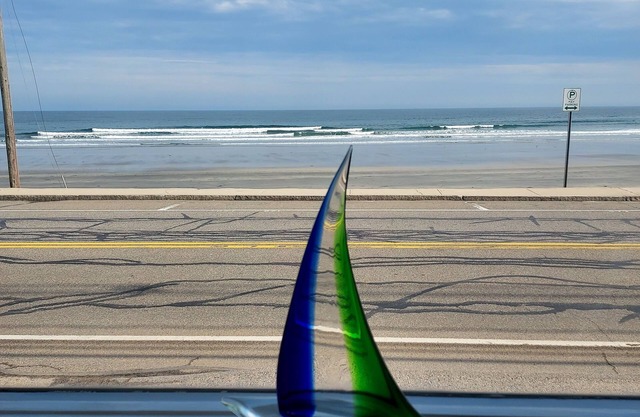 Enjoy Long Sands Beach Seascapes from the Sea Snug condo